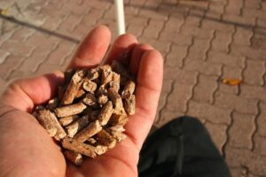 DIY sandbag wood stove pellets